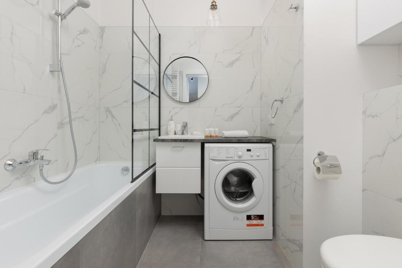 Cozy Apartments With Parking In The 19Th District By Noclegi Renters Varsovia Exterior foto
