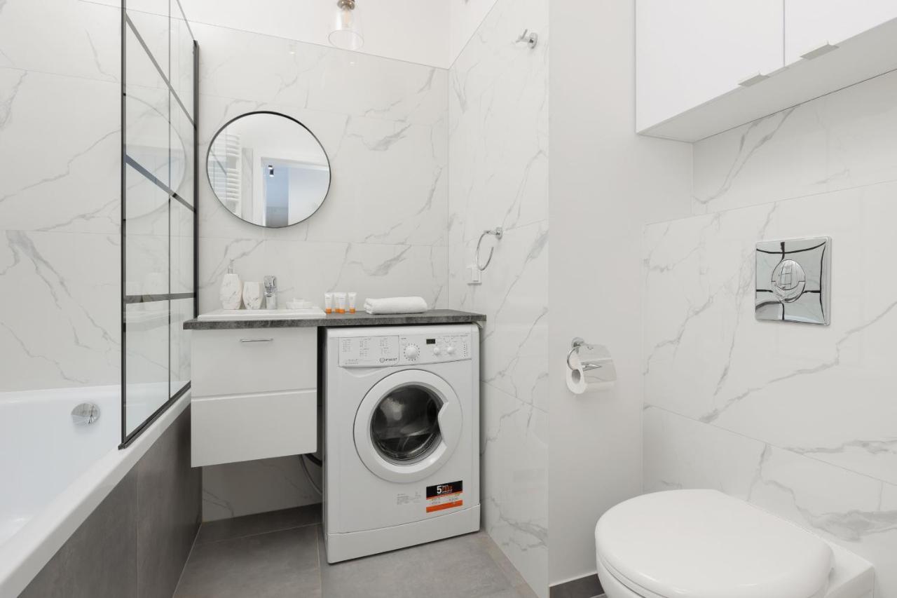 Cozy Apartments With Parking In The 19Th District By Noclegi Renters Varsovia Exterior foto