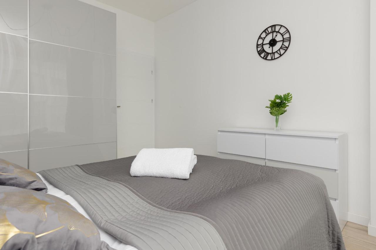 Cozy Apartments With Parking In The 19Th District By Noclegi Renters Varsovia Exterior foto